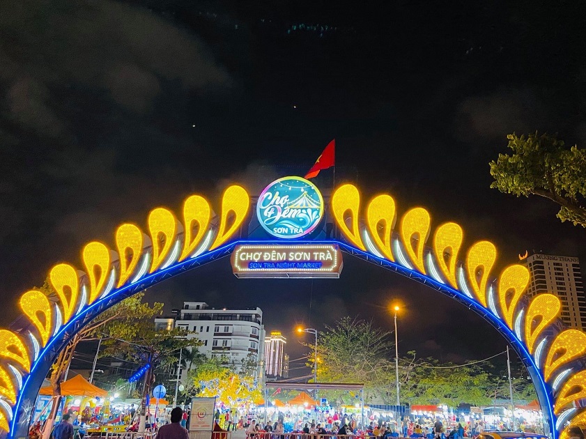 Blend into the excitement of Da Nang nightlife at Son Tra Night Market