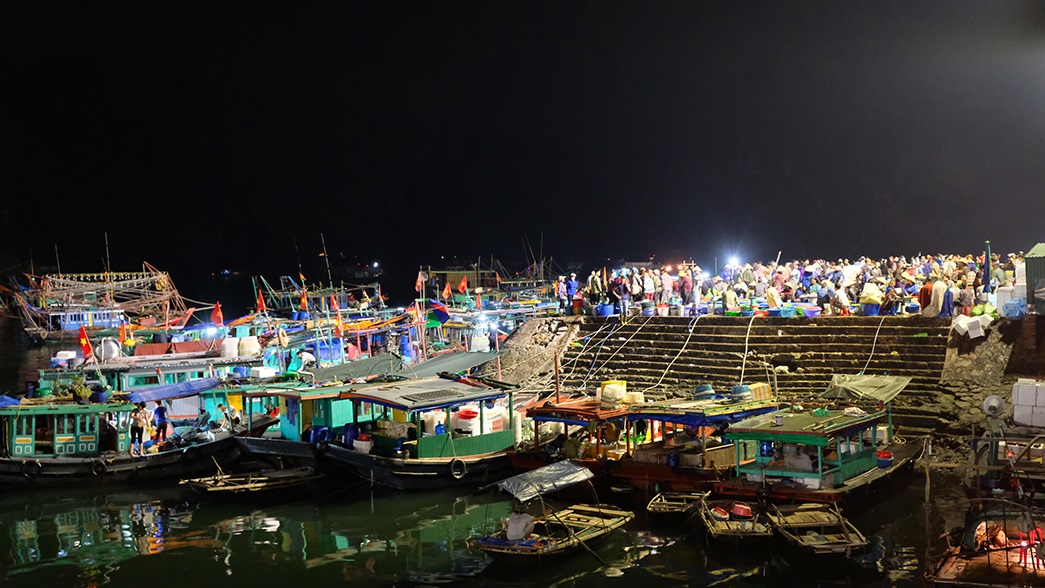Ha Long markets Cao Xanh Market