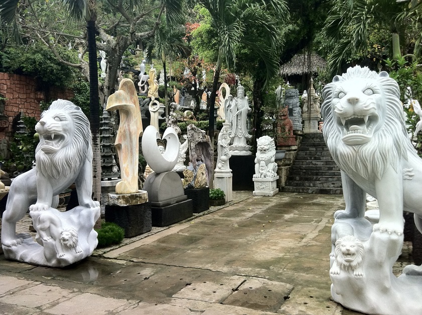 Non Nuoc Stone Carving Village bridges the past and present