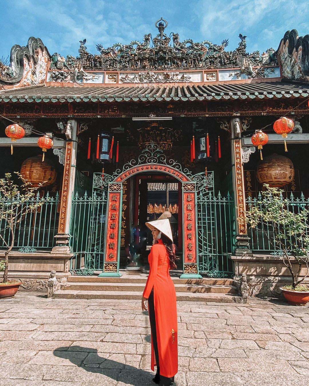 Plan a perfect outfit in Ho Chi Minh City when visiting temples