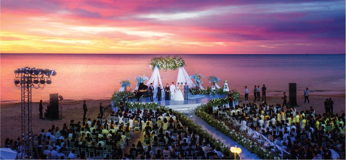 The Vietnam beach wedding cost depends on the level of customization