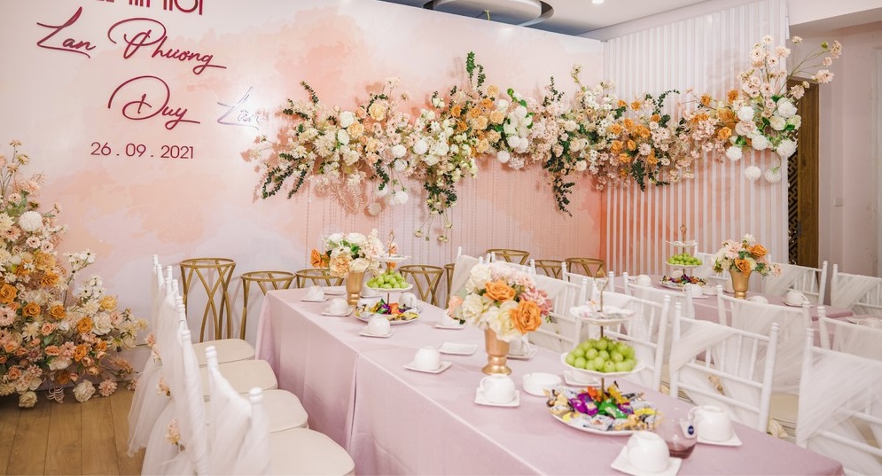 Vietnamese wedding tea ceremony The bride’s family should redecorate their home before the ceremony