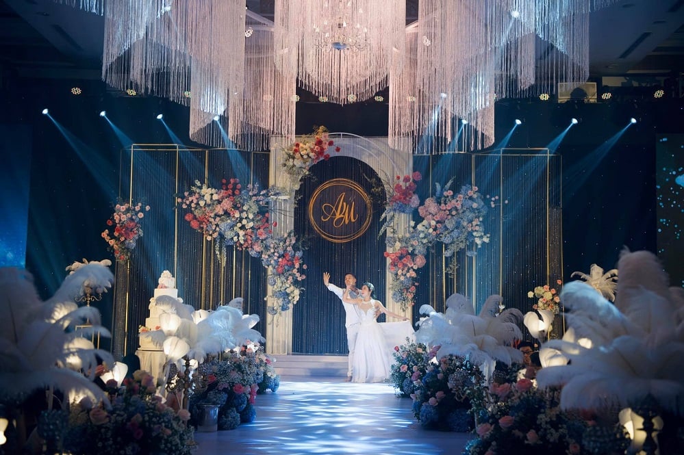 Vietnam wedding venues Wedding party at Almaz Convention Center Hanoi