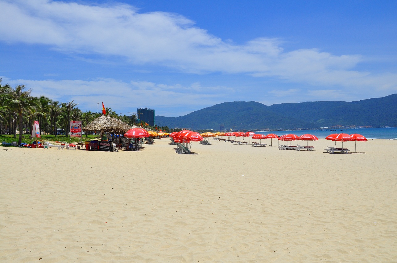 Xuan Thieu Beach