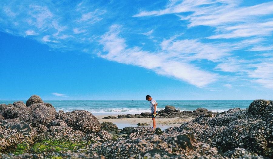 Bãi tắm Robinson Quan Lạn 