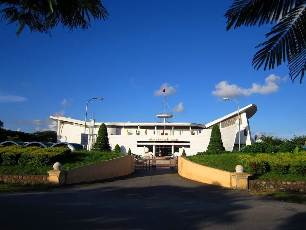 Cầu Rào Bảo tàng Hải quân