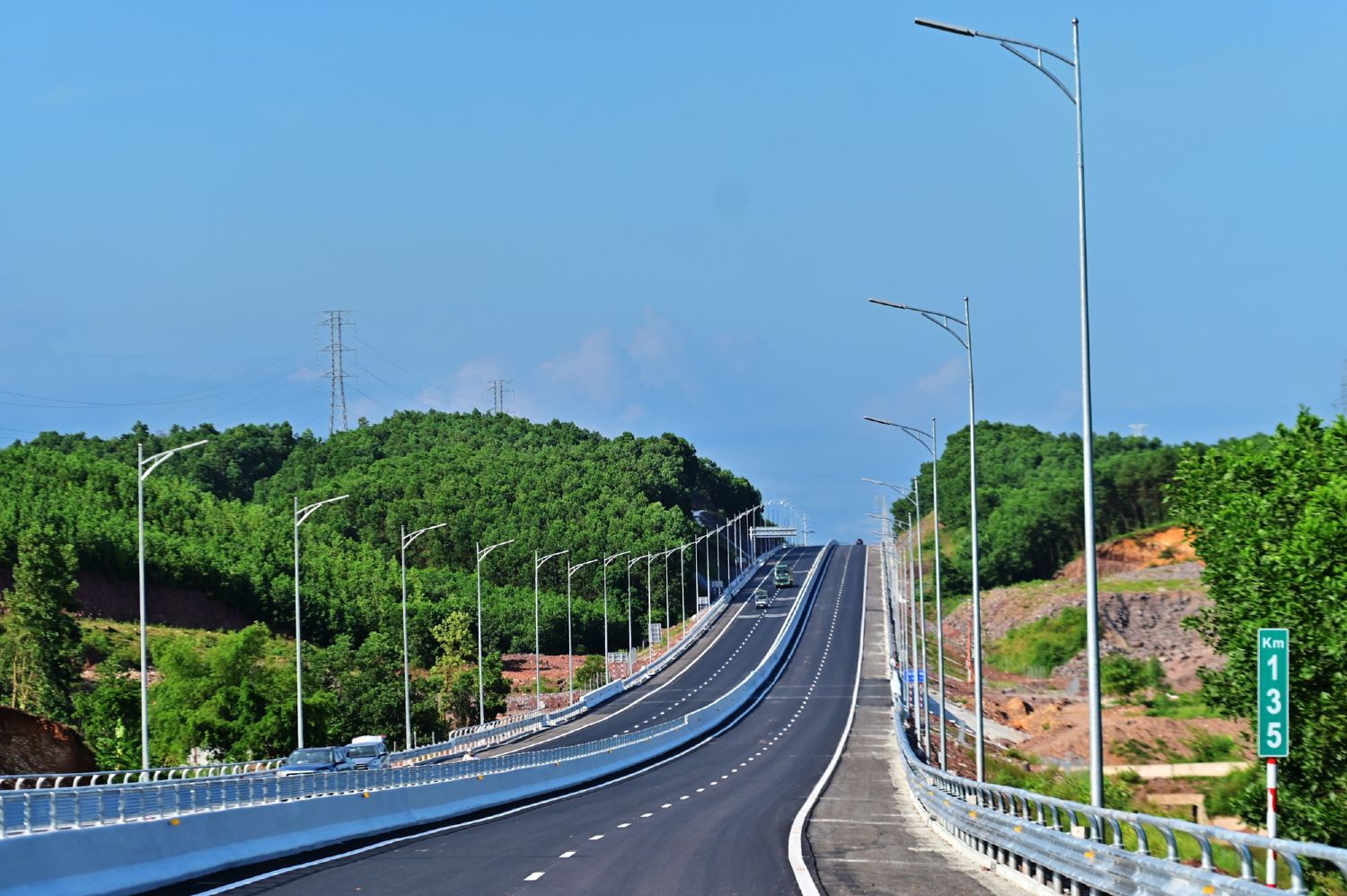 Cách di chuyển đến cửa khẩu Móng Cái