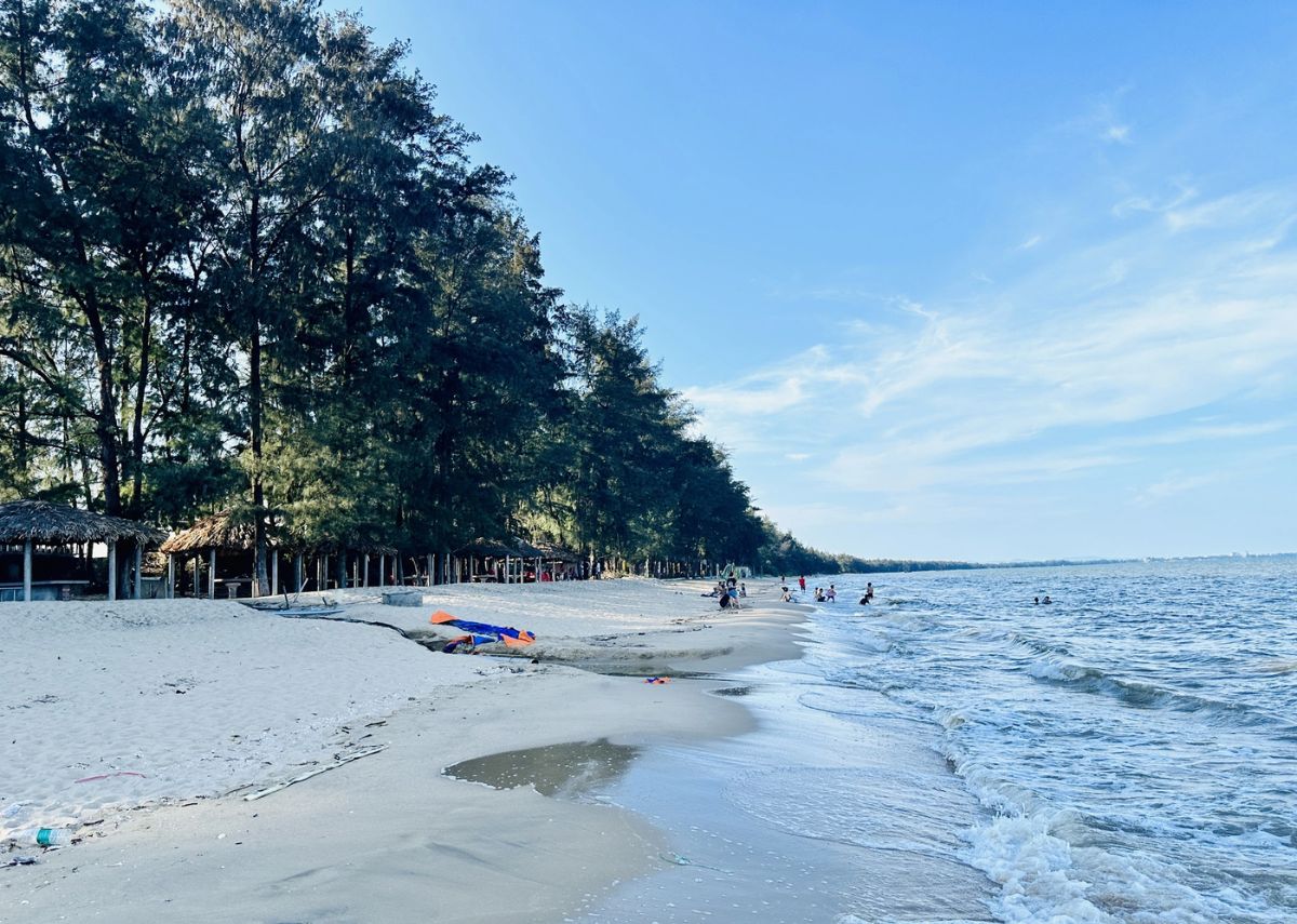 Cảnh biển đẹp ở Móng Cái