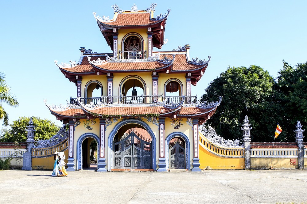 Cổng tam quan chùa Nam Thọ