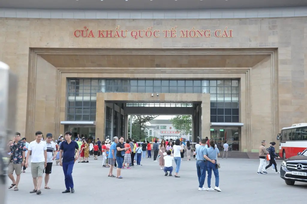 Cửa khẩu Móng Cái sang Trung Quốc