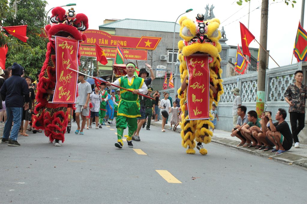 Đặc sắc lễ hội đình Quan Lạn