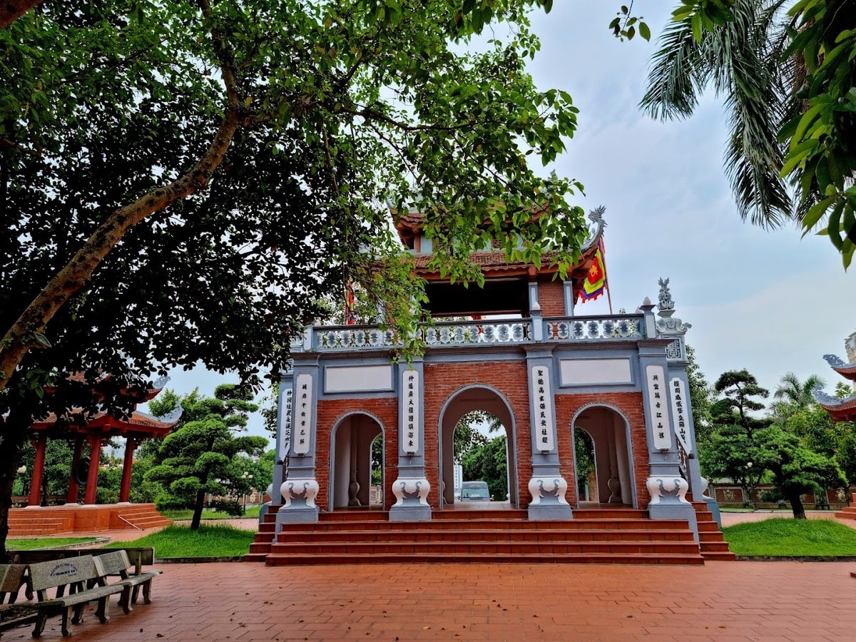 Đền Xã Tắc Quảng Ninh