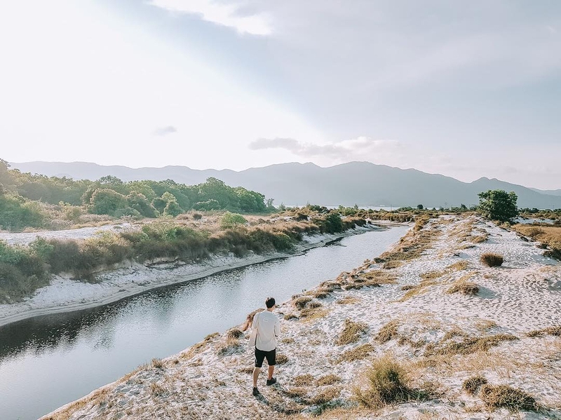 Dòng sông đôi bờ cát trắng Quan Lạn