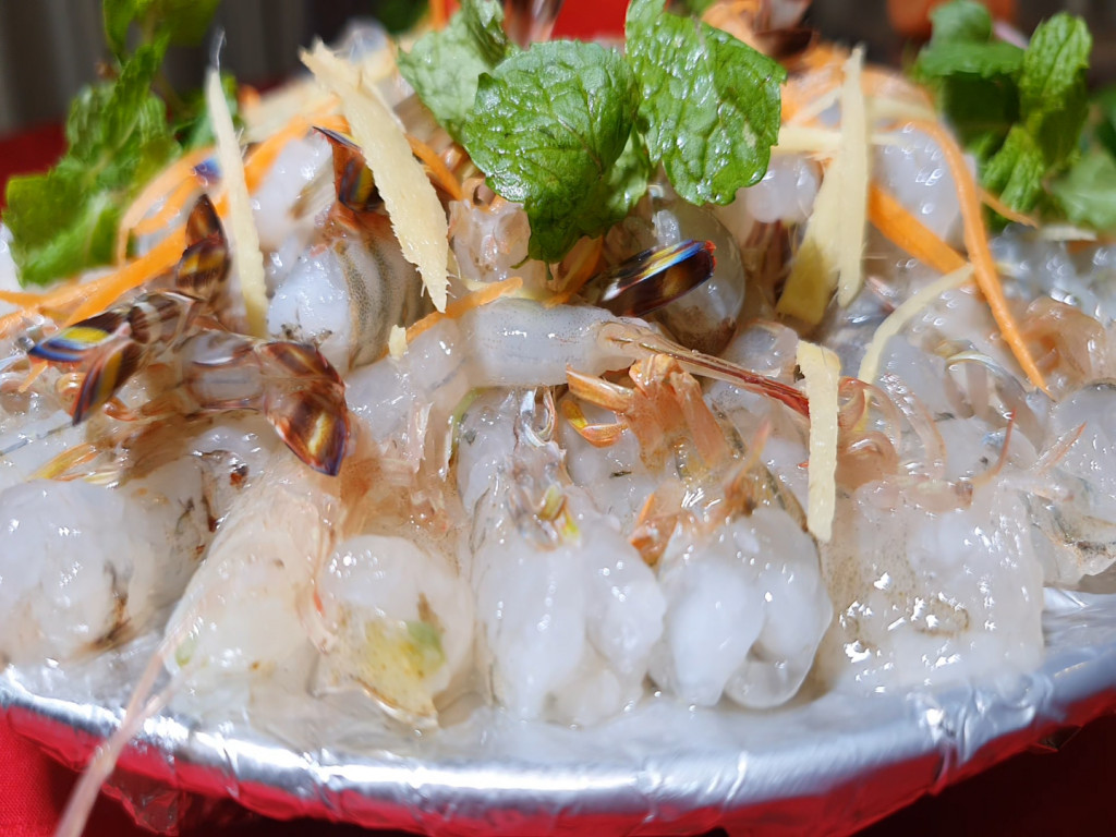 đặc sản Quan Lạn gỏi tôm vằn Quan Lạn