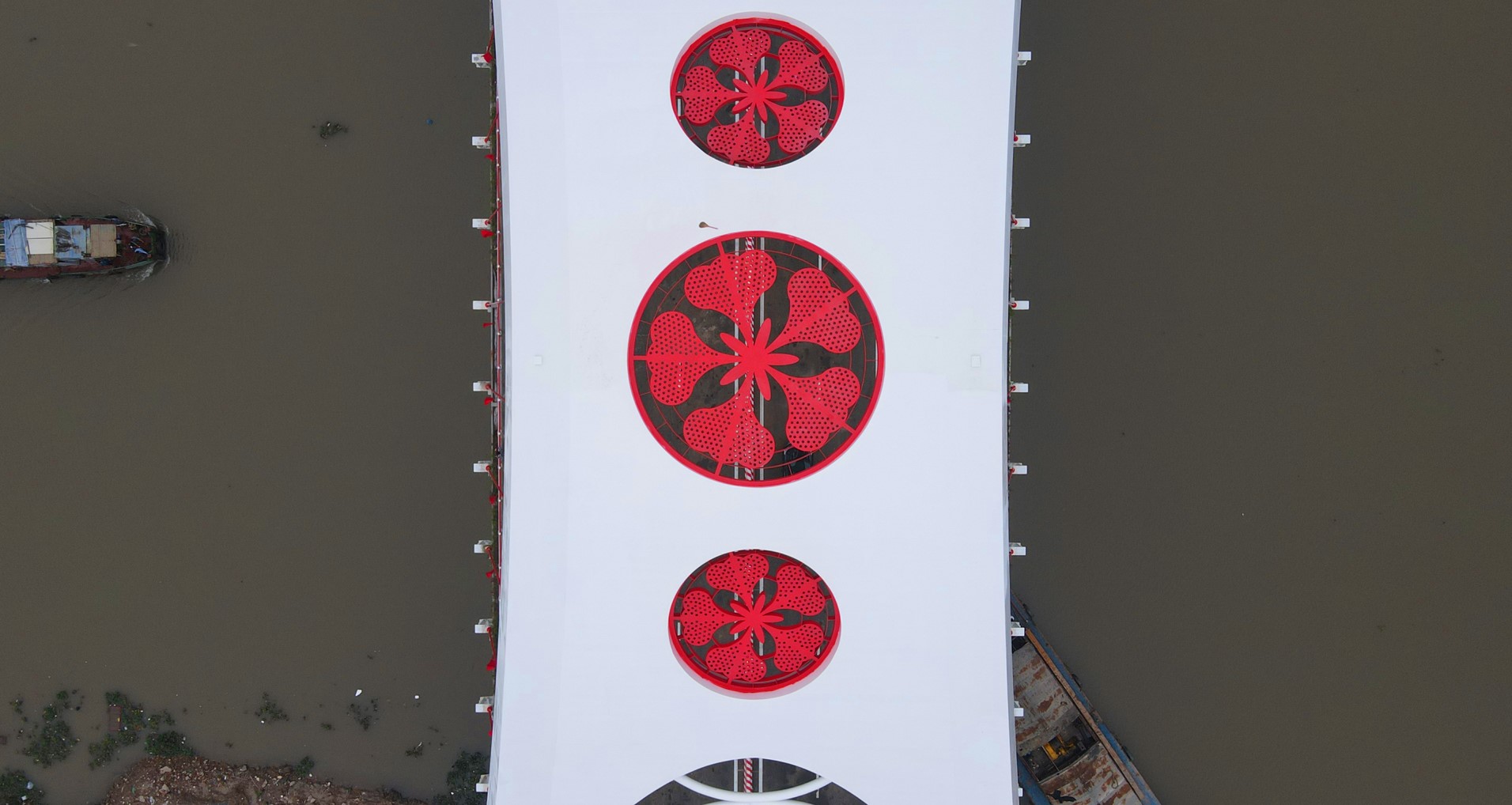 Cầu Rào Hình hoa phượng trên cầu Rào 1 mới