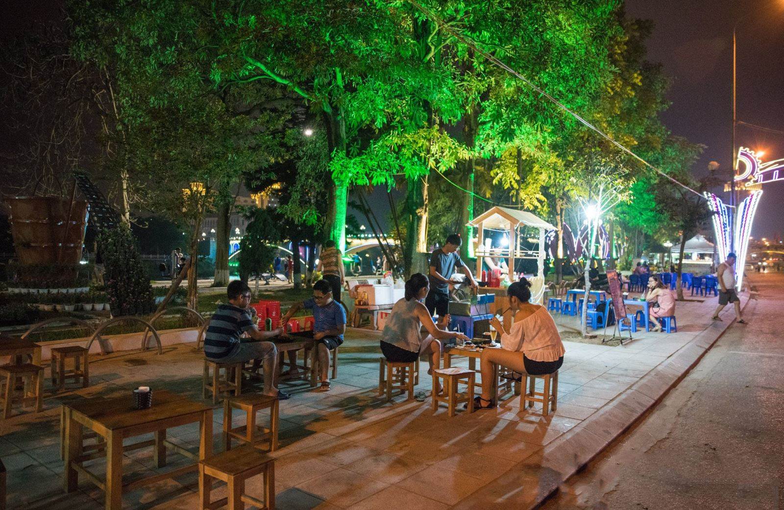 Khu ẩm thực phố đi bộ Trần Phú