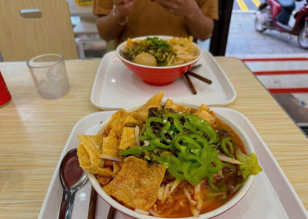 Ăn gì ở Móng Cái Mì cay ngon ở Móng Cái