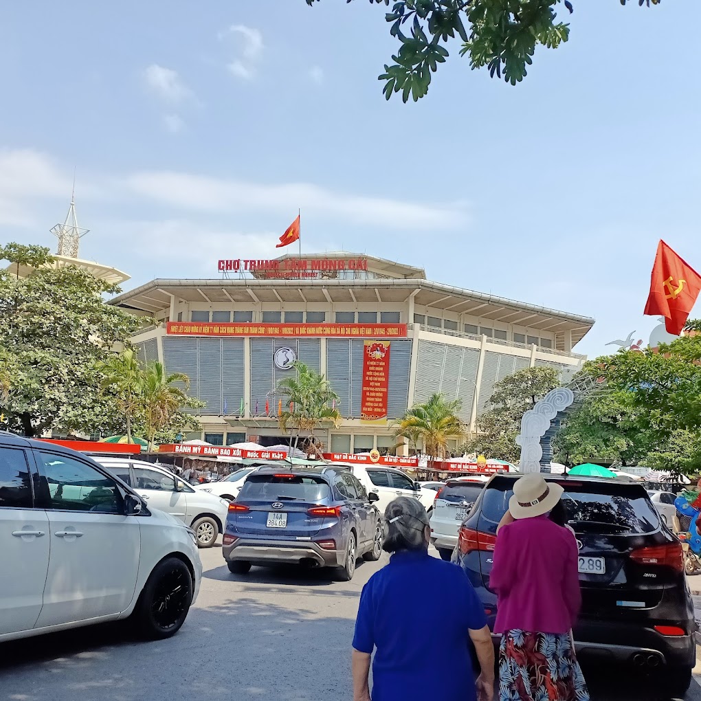 Mua sắm chợ Móng Cái