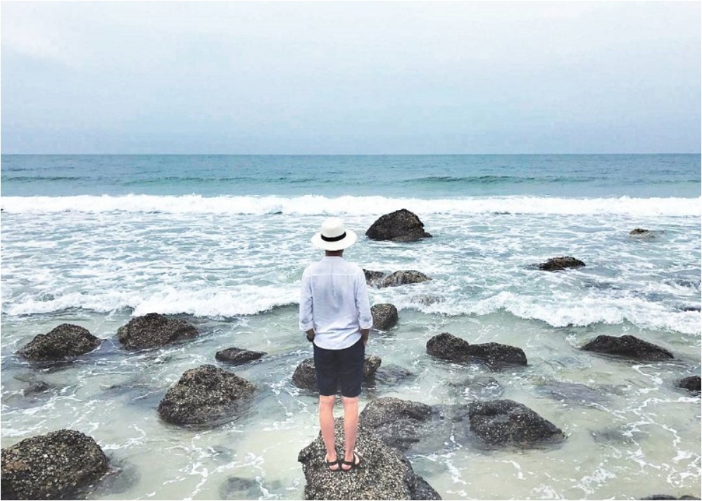 Ngắm biển Robinson Quan Lạn