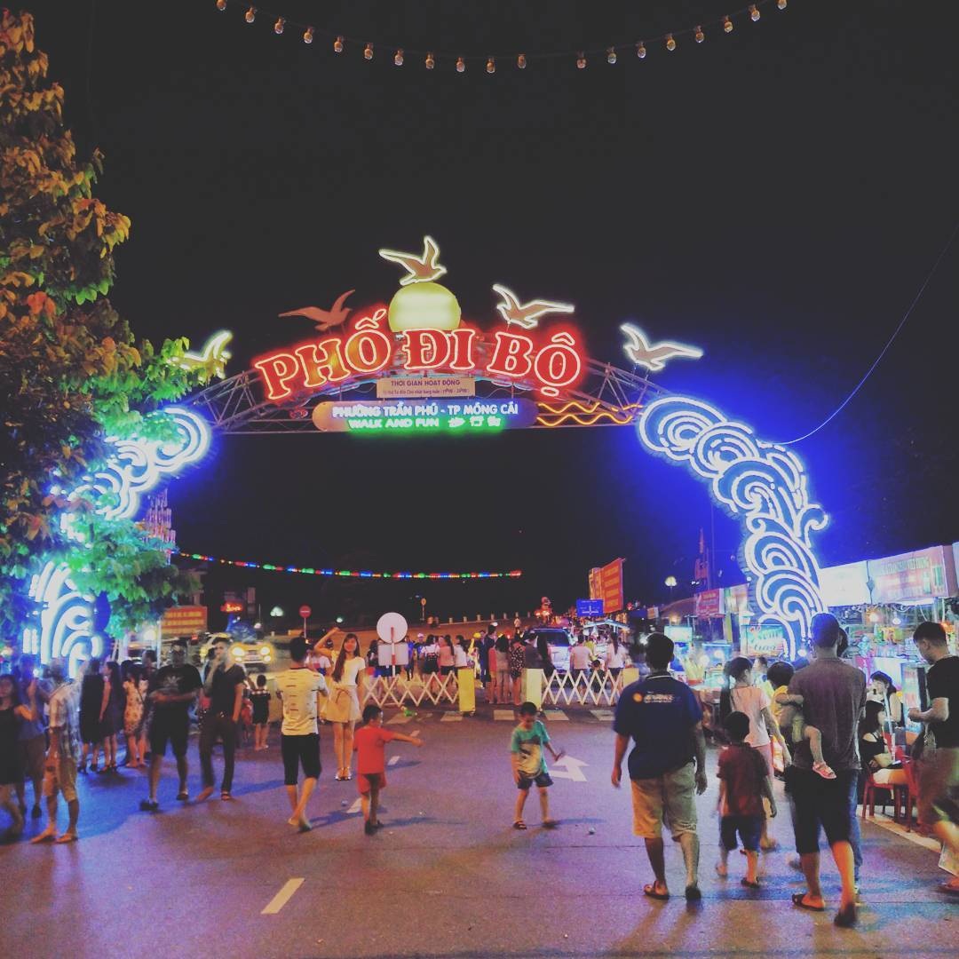 Phố đi bộ Móng Cái