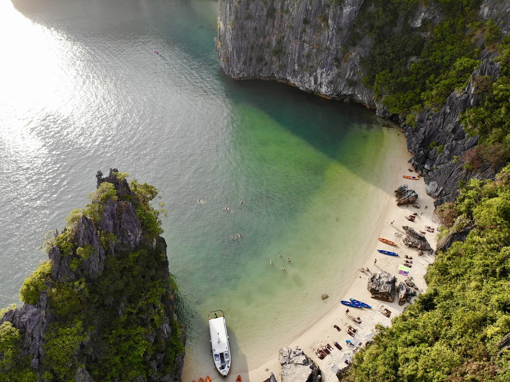 prepare for weather in Lan Ha Bay