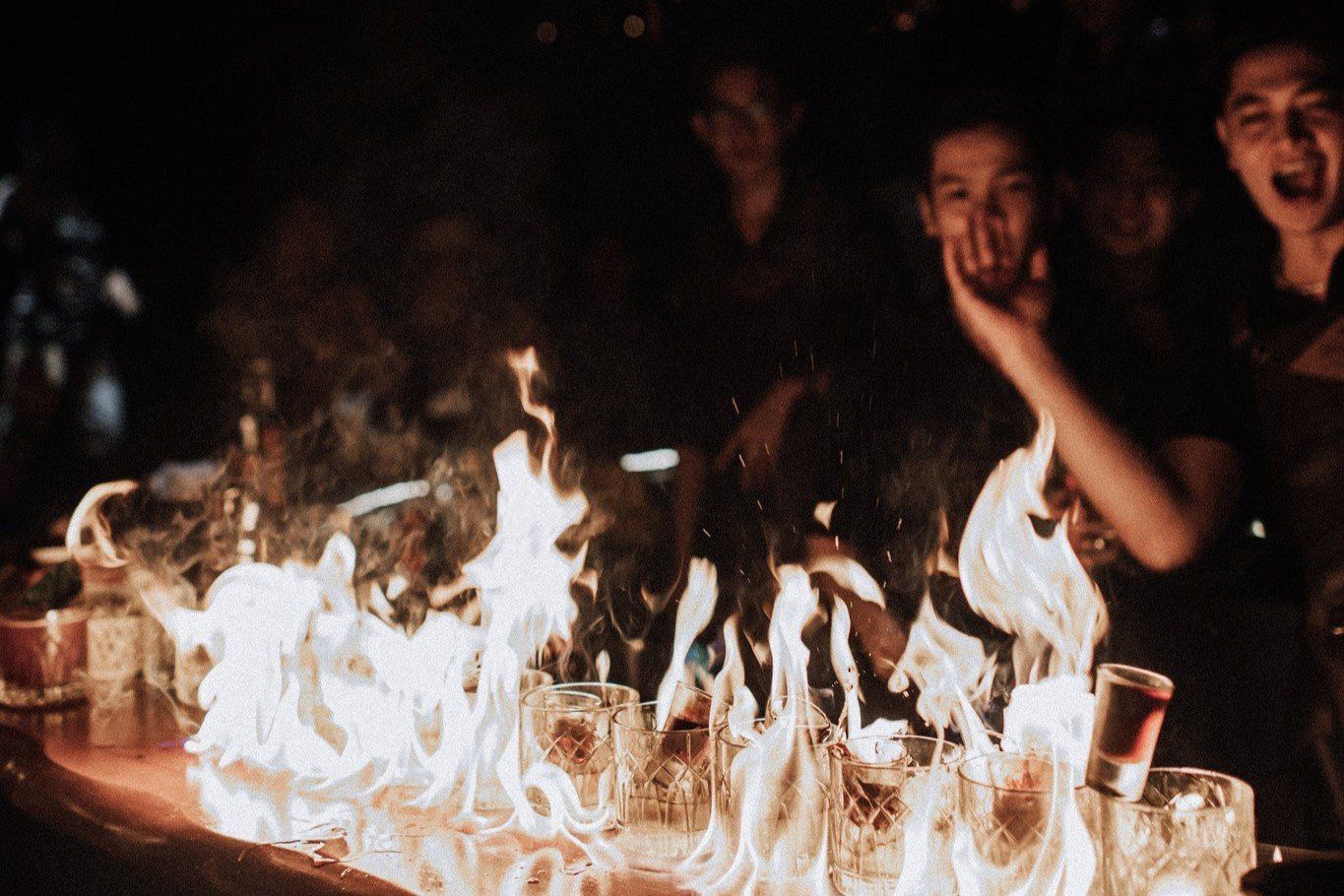 Sixteen Saloon Móng Cái