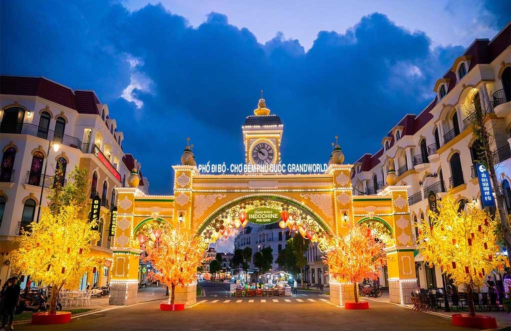 themed zones of VinWonders attractions