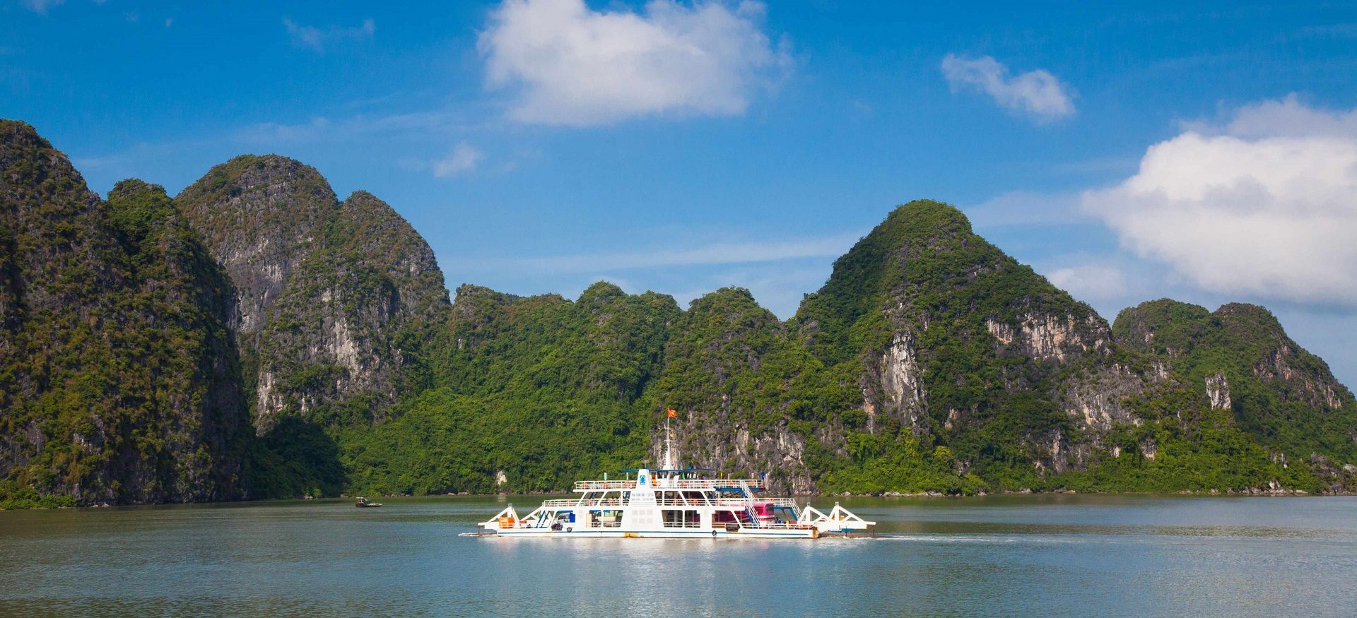 Cat Ba ferry
