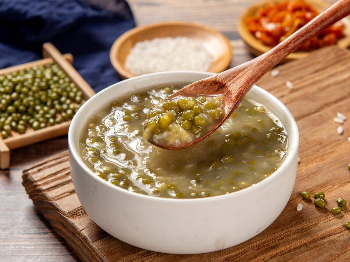 Vietnamese desserts Che dau, a popular Vietnamese Asian dessert