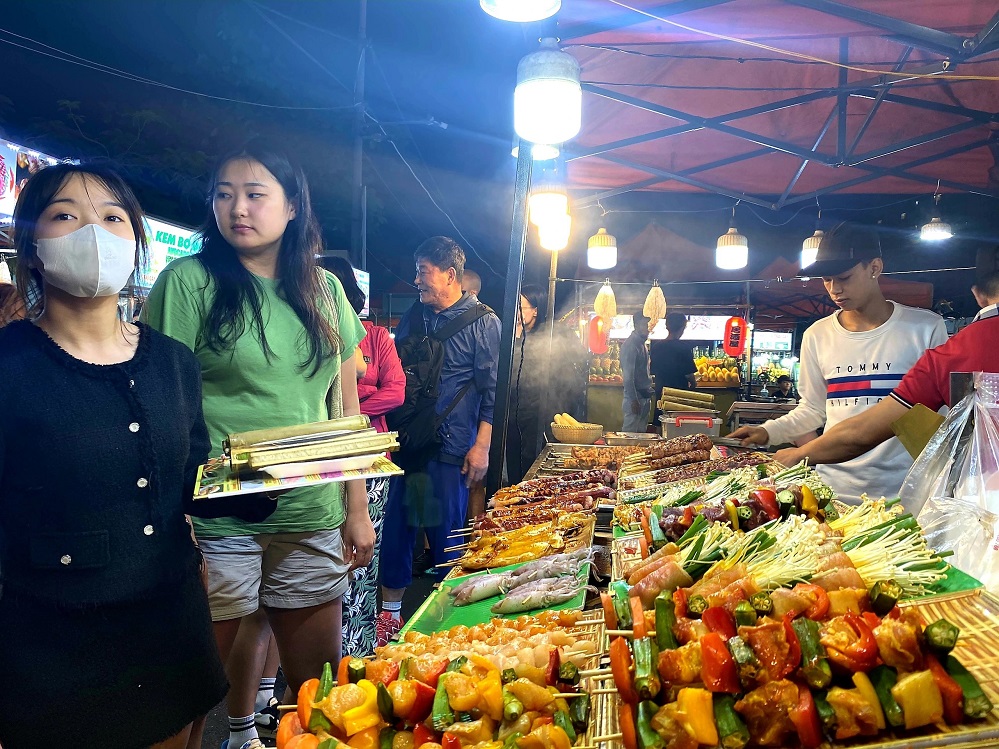 Da Nang Evening Food Tour