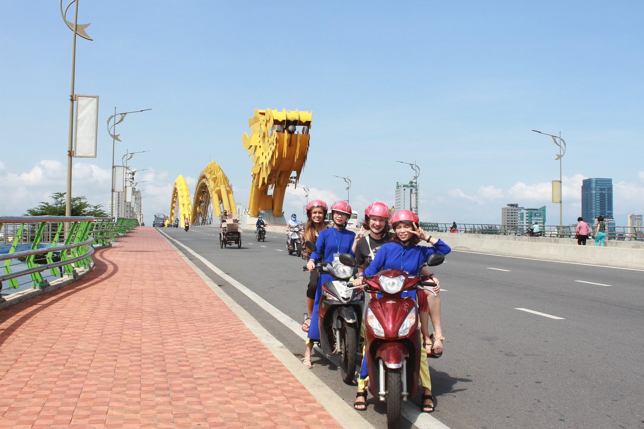 Da Nang Food Tour by Motorbike with Ao Dai Lady Rider