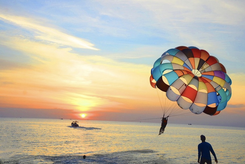 Da Nang parasailing
