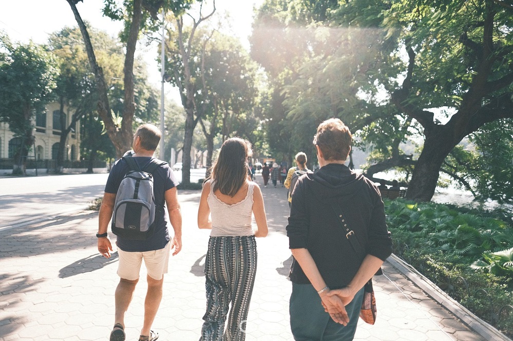 Dressing Vietnamese etiquette