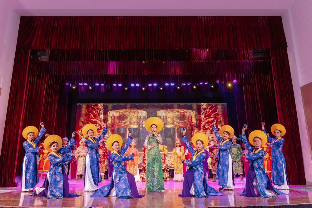 Hue Ao Dai Show