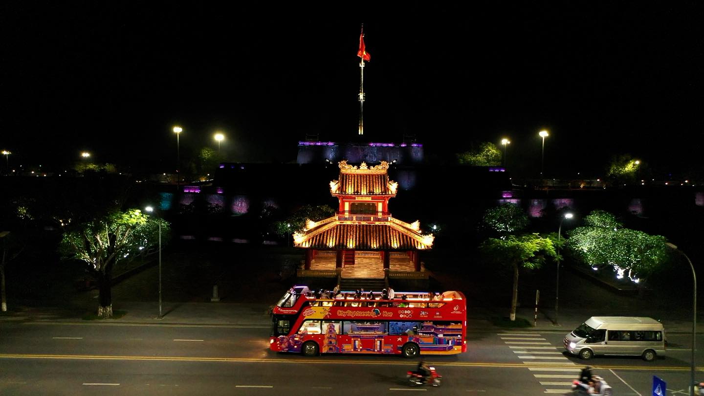Hue double-decker bus tour