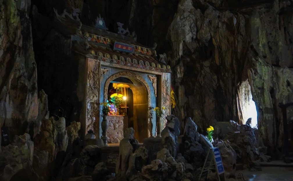 Huyen Khong Cave in Da Nang