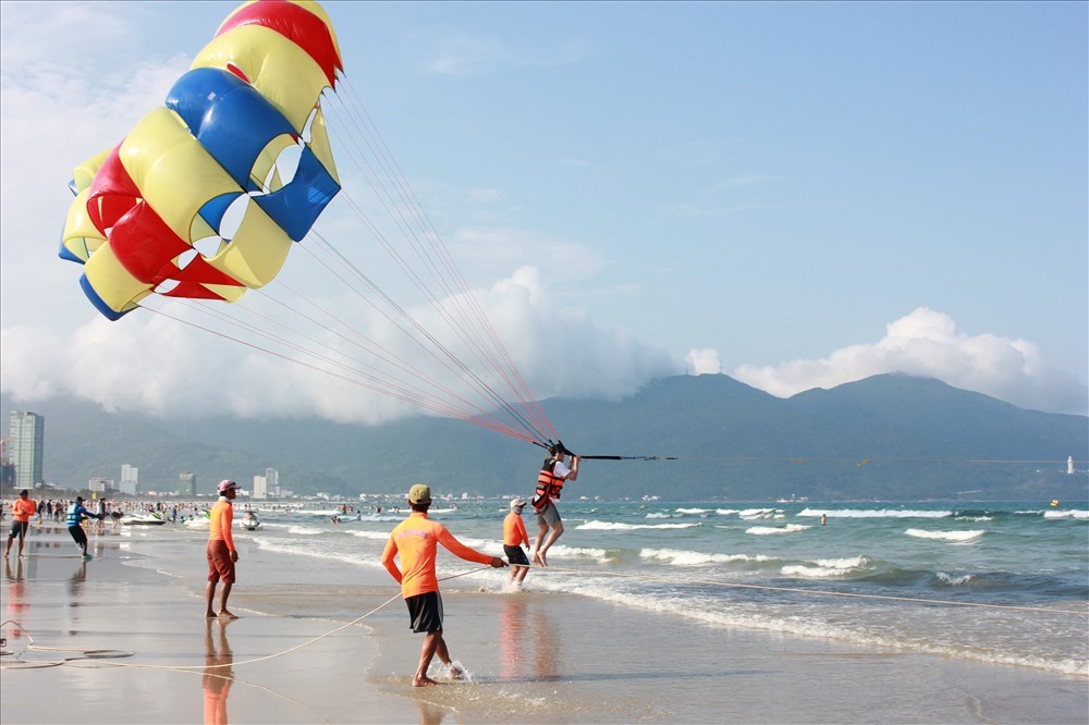 Parasailing in Da Nang is a great way to experience nature