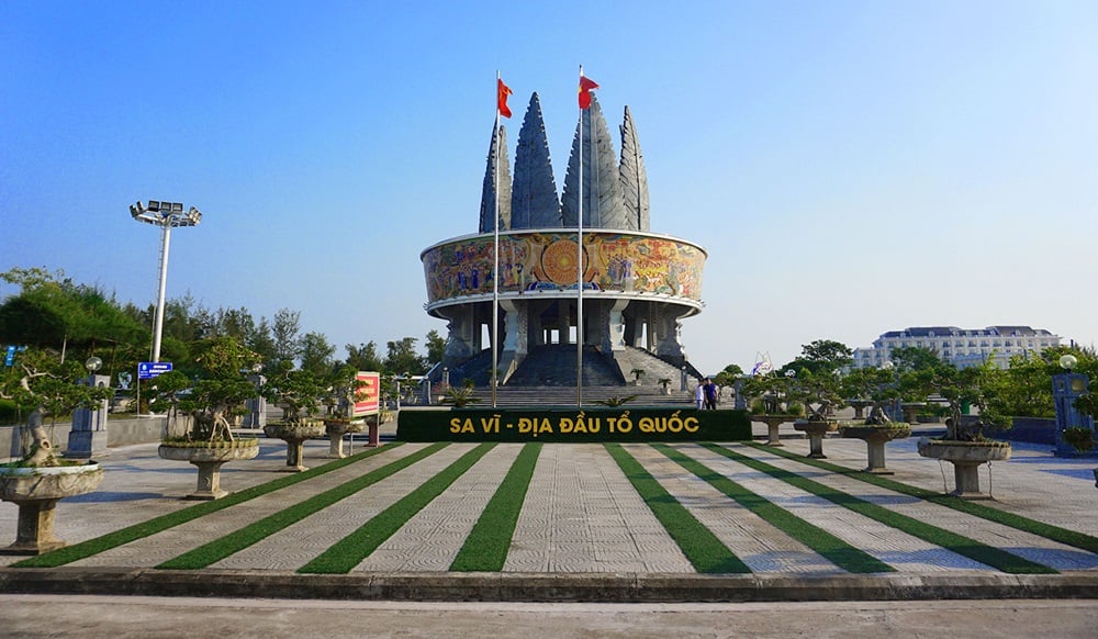 Xa Tac Temple Sa Vi Cape has a wonderful view of Vietnam's border