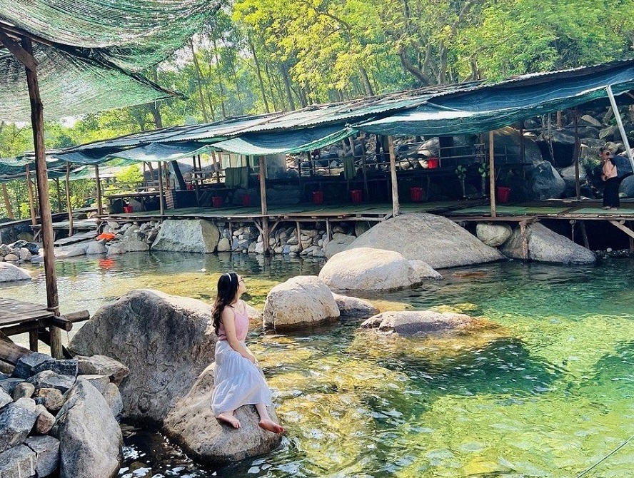 Suoi Mo waterfall Da Nang