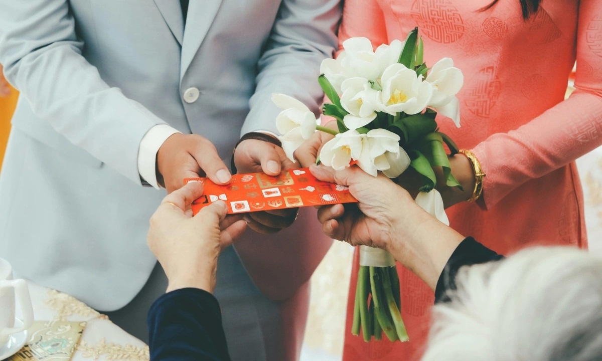 Vietnamese wedding gift etiquette