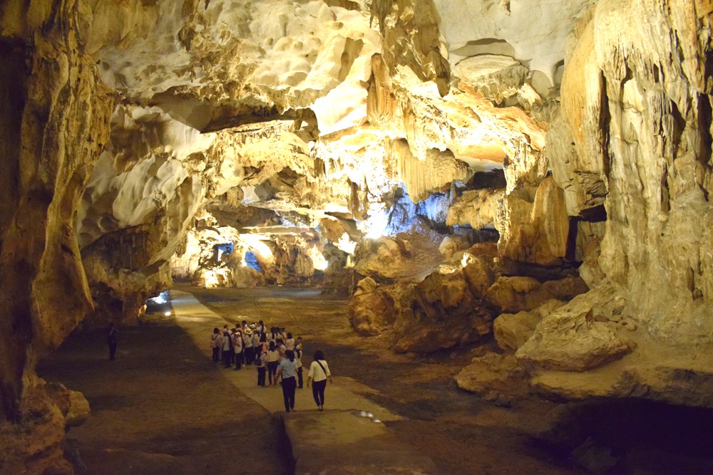Cam Pha Vung Duc Cave