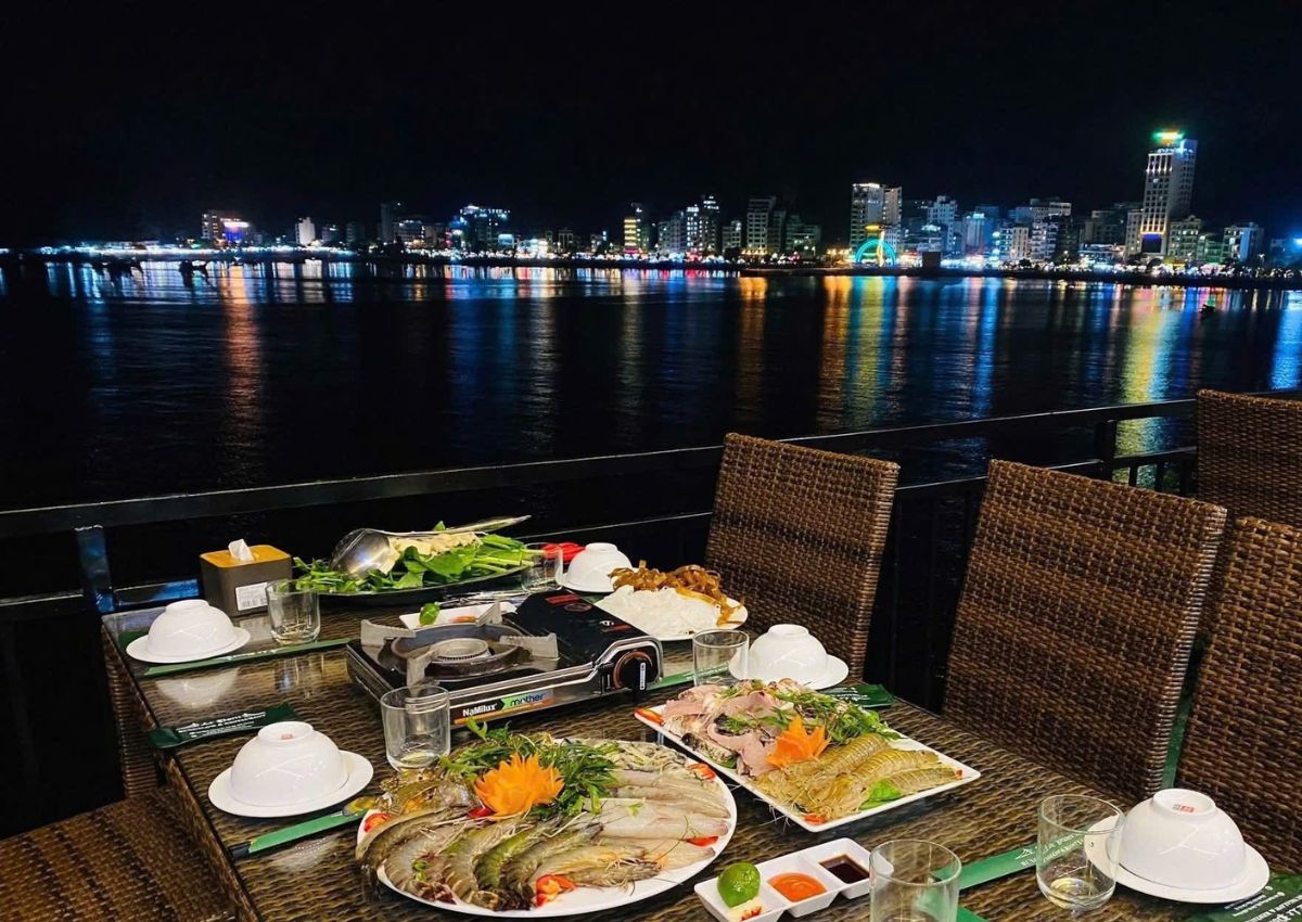 Ăn tối ở Cát Bà