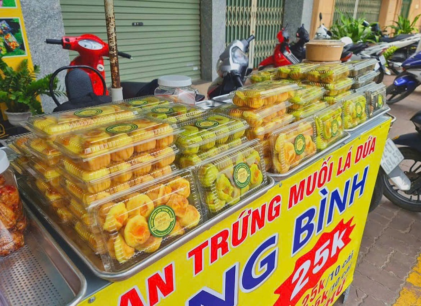 bánh bông lan trứng muối ngon ở Vũng Tàu