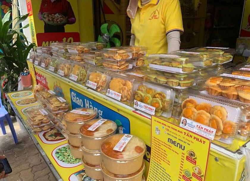 bánh bông lan trứng muối Tấn Phát