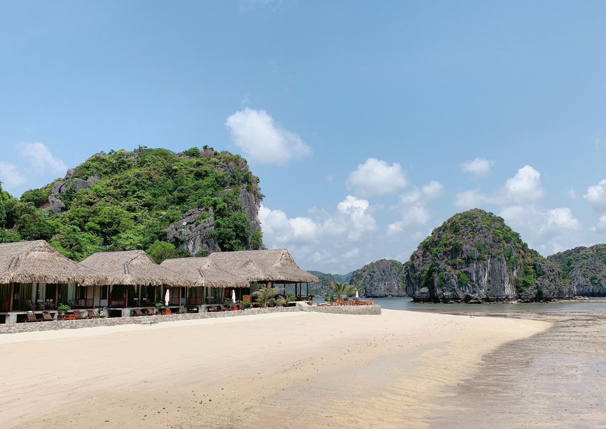 Biển Cát Bà Vạn Bội