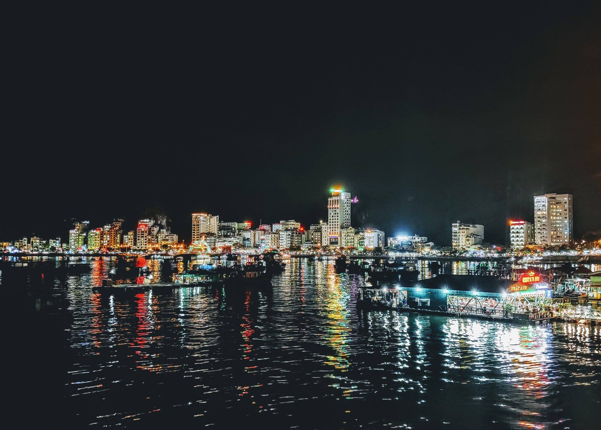 Biển Cát Bà về đêm