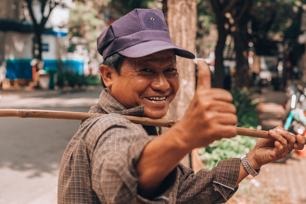 body language etiquette in Vietnam