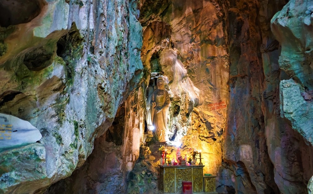 breathtaking Huyen Khong Cave