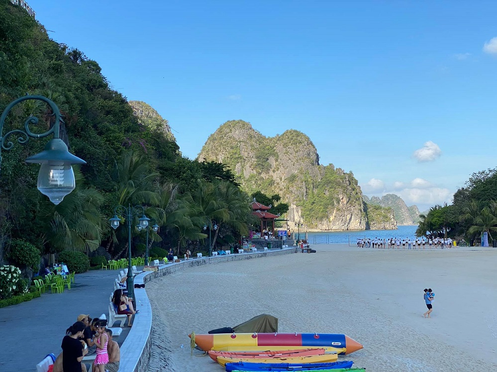 Cam Pha expansive sandy area of Luong Ngoc Beach