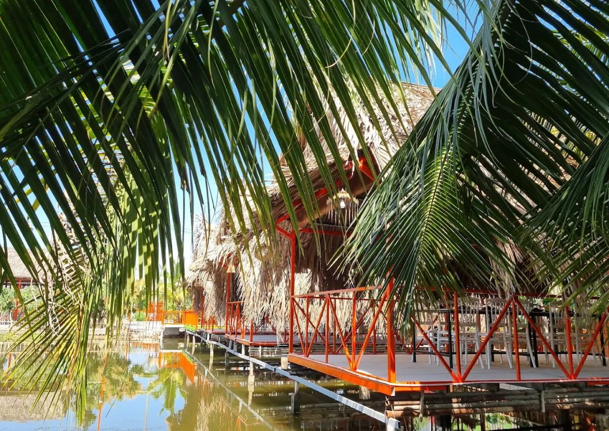 Không gian tại nhà hàng Niêu Đất